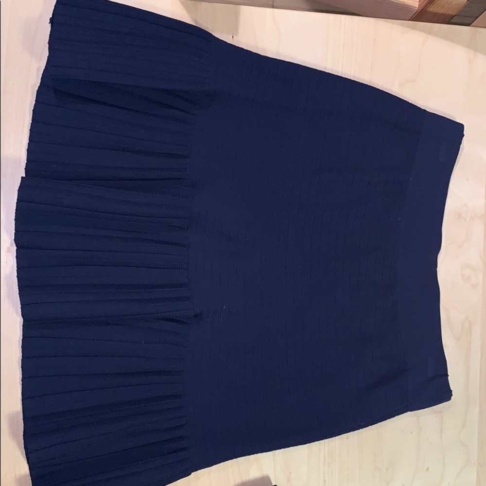 Knit navy blue skirt.